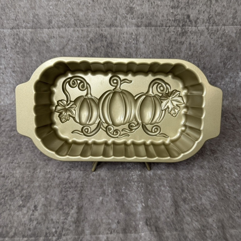 Nordic Ware Botanical Pumpkin Loaf Pan 6 Cups / 1.4 Liters - Picture 2 of 12